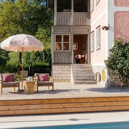 Villa Flora - A Scene For Seasons *