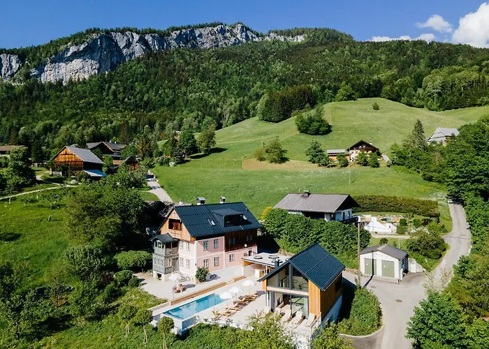 Flora - A Scene For Seasons Villa *