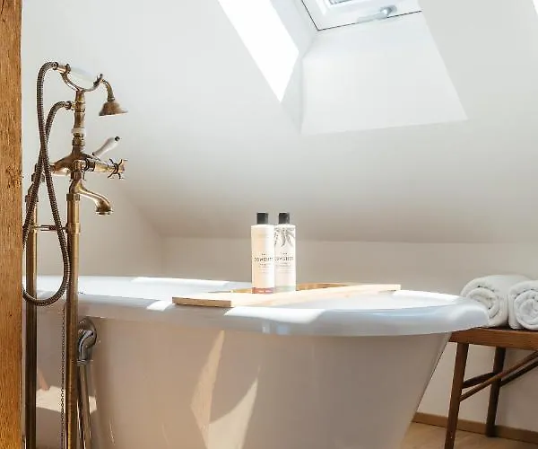 Villa Flora - A Scene For Seasons *