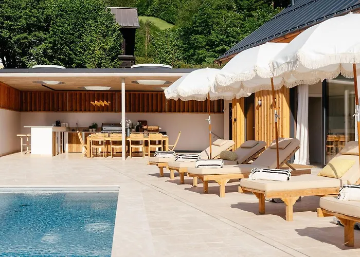 Flora - A Scene For Seasons Villa *