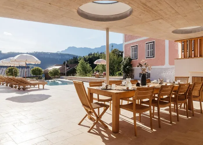 Flora - A Scene For Seasons Villa *