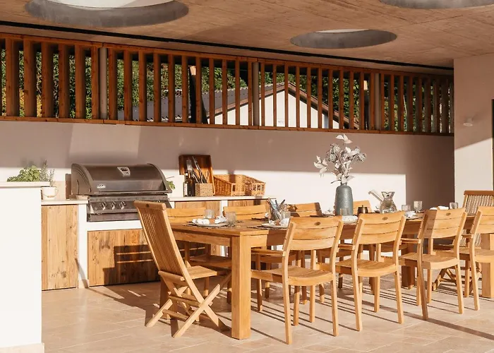 Flora - A Scene For Seasons Villa Bad Goisern