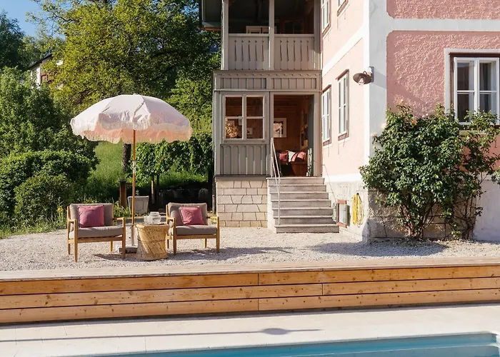 Villa Flora - A Scene For Seasons *