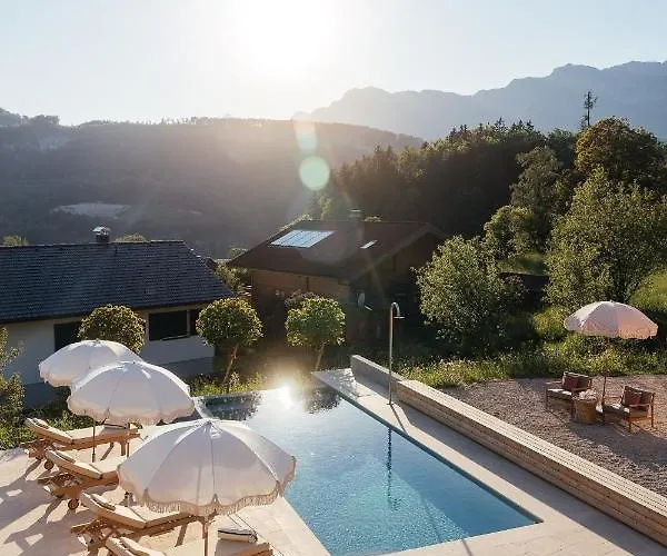 Flora - A Scene For Seasons Villa Bad Goisern