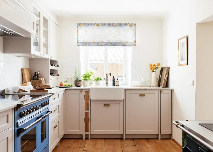 Flora - A Scene For Seasons Willa *