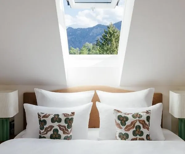 Flora - A Scene For Seasons *